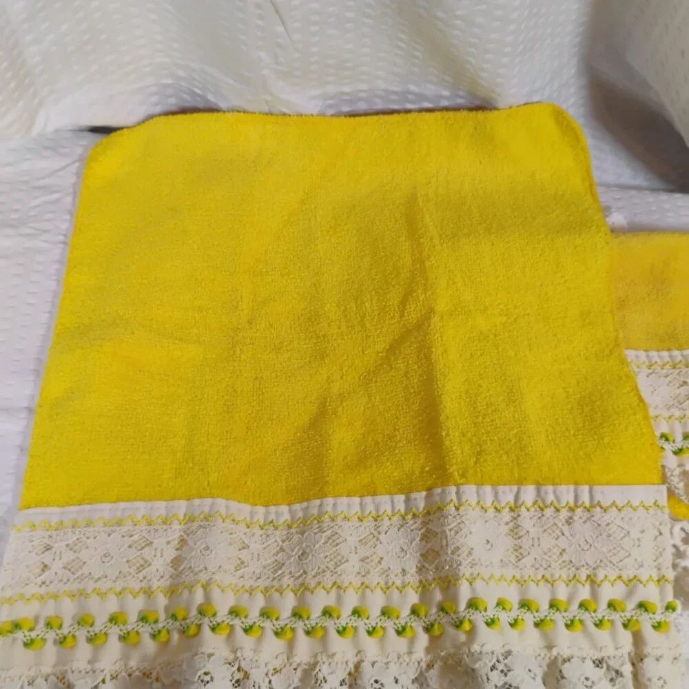 vintage St. Mary's brand bright yellow washcloths set of 2 bright yellow w lace